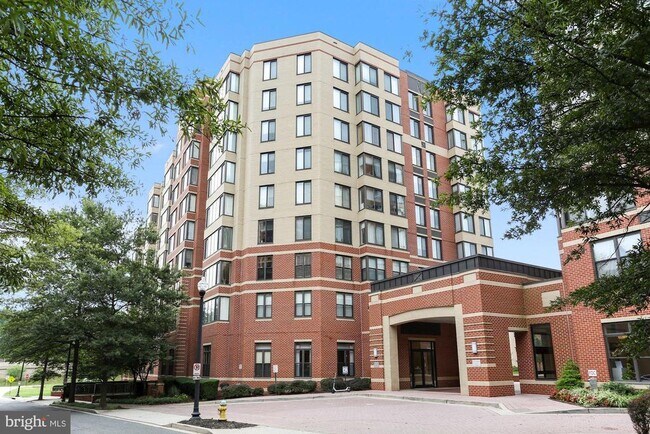 Foto del edificio - 2220 Fairfax Dr