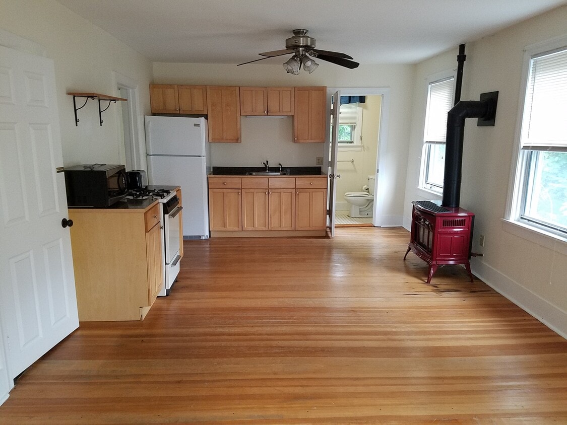 126 Constitution St Unit 2, Bristol, RI 02809 Apartments in Bristol