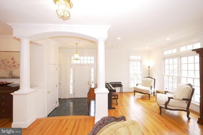 Building Photo - 2323 Sawtooth Oak Ct