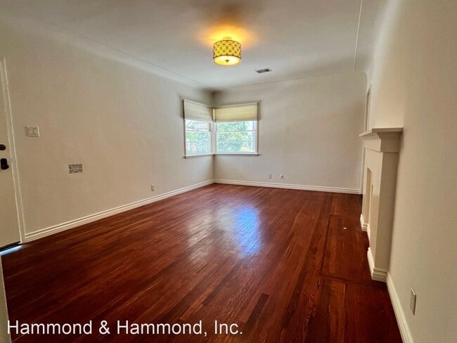 Building Photo - 2 br, 1 bath House - 5850 Satsuma Ave.