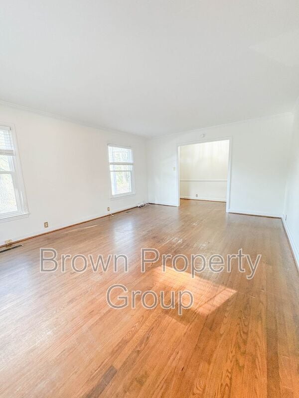 Building Photo - 2522 Mirror Lake Dr