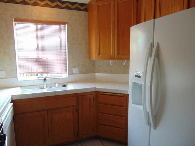 Foto del edificio - 2 bedroom 2.5 bath condo close to parks an...