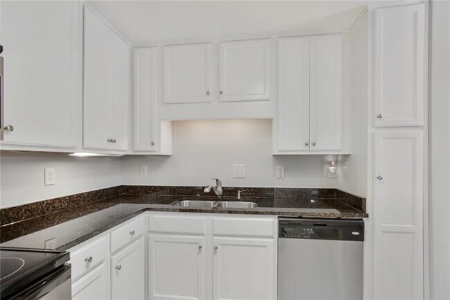 Foto del edificio - 1468 Briarwood Way NE