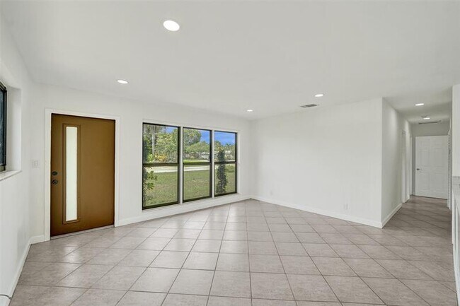 Foto del edificio - 38 NE 27th Dr