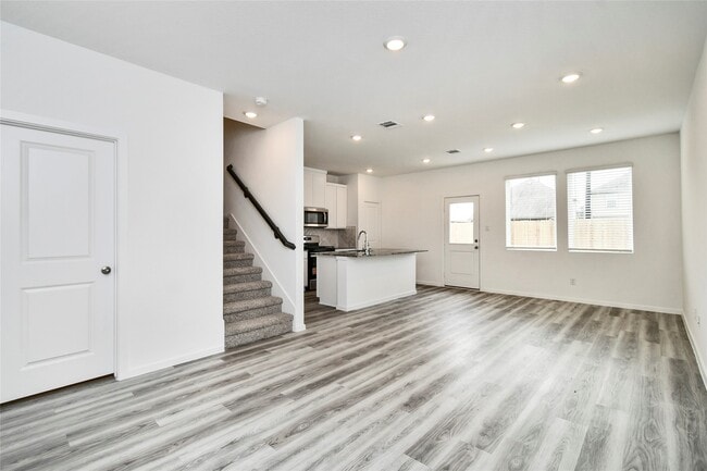 Foto del edificio - 7534 Linda Lk Ct