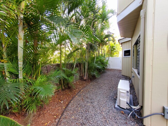 Building Photo - 1279 Aulepe St