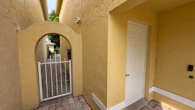 Foto del edificio - 4068 Eastridge Dr