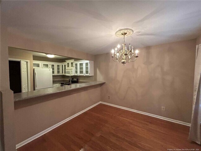 Foto del edificio - 2410 Fairfax Pl