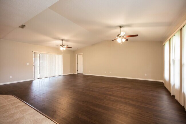 Foto del edificio - 1320 SE 2nd St