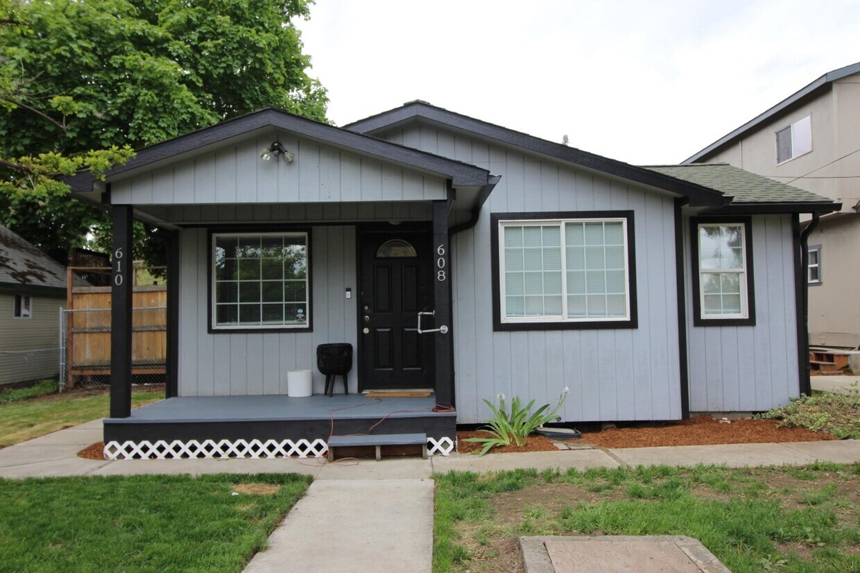 Primary Photo - 608 S Ray St