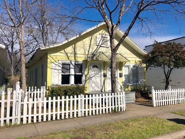 Building Photo - 1456 W Allen Ave