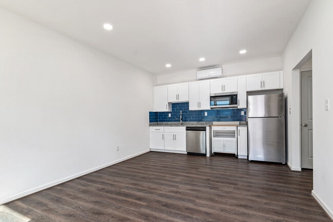 Building Photo - 1060 Grant Way SE