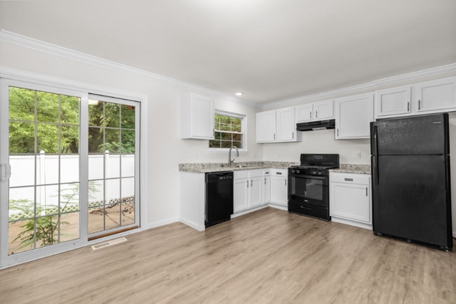 Building Photo - 1392 Langholm Dr
