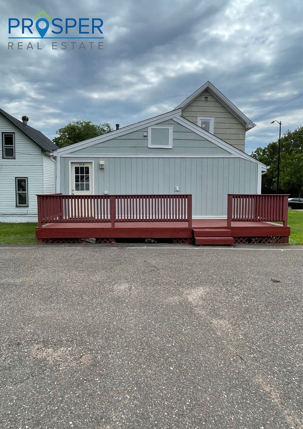 Primary Photo - 4 Bedroom House right on Water Street - Av...