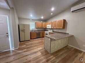 Building Photo - 1346 Texas Ave