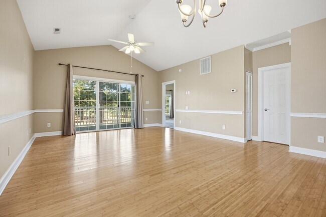 Foto del edificio - 4647 Wild Iris Dr