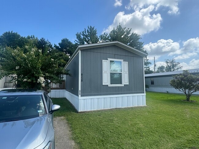Building Photo - 8220 Pinecrest Dr