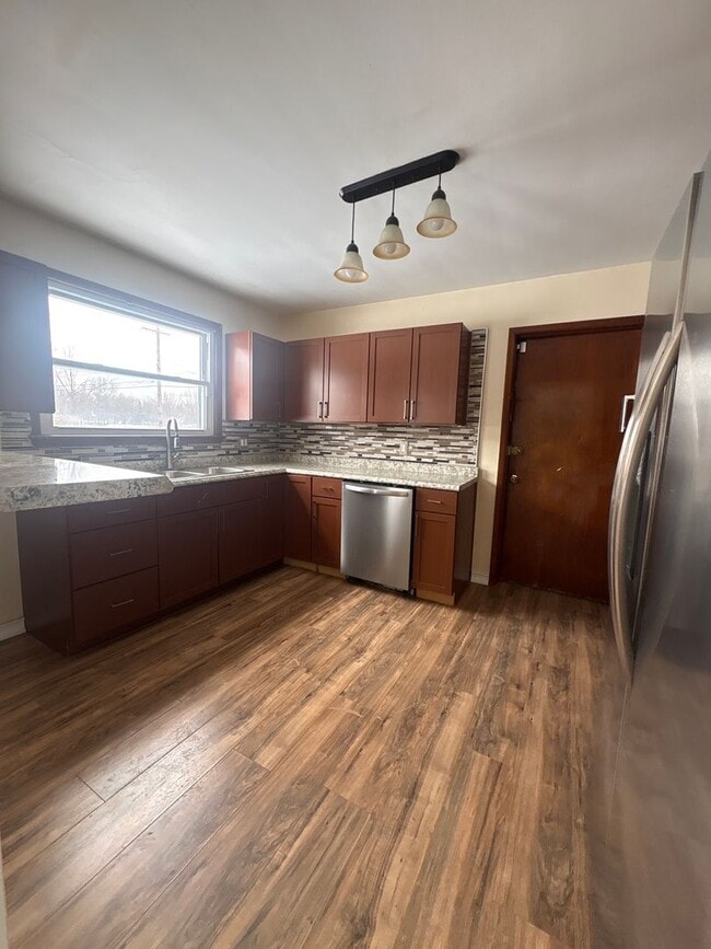 Foto del edificio - Renovated large home located in Beachwood