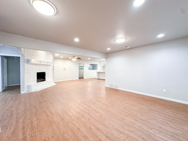 Foto del edificio - Spacious Living & Modern Upgrades