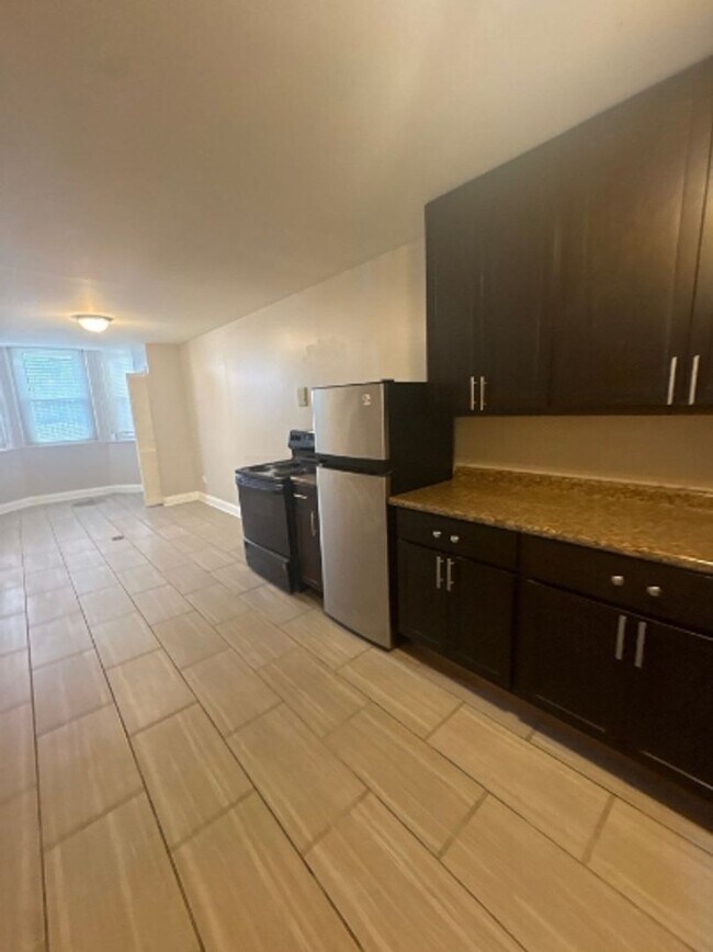 Foto del edificio - 7444 S Langley Ave