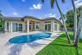 Building Photo - 512 NW 120th Dr