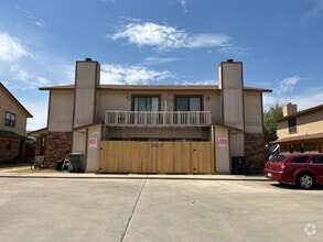 Building Photo - 3707 Hereford Ln