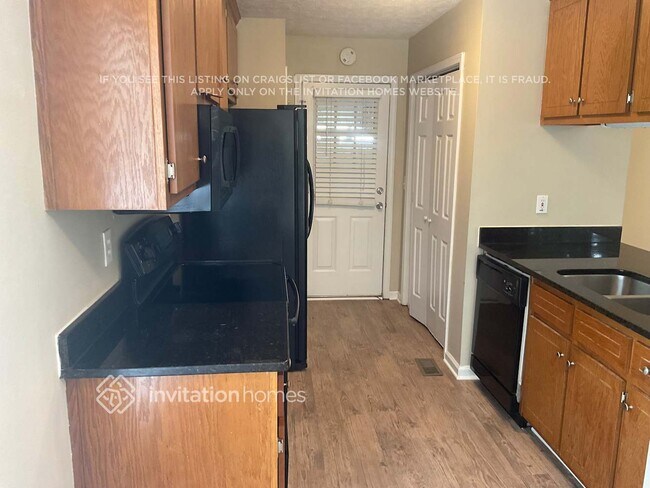 Foto del edificio - 3933 Edgebrook Dr