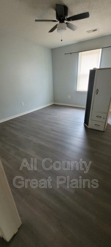 Primary Photo - 1102 Colonial Dr