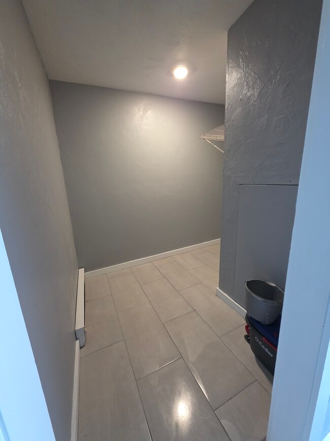 Bonus Room - 161 4th St