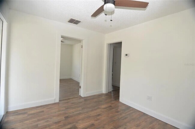 Building Photo - 402 Cardinal St