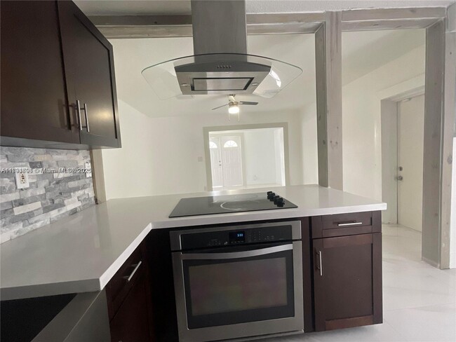 Foto del edificio - 3151 NW 4th Pl