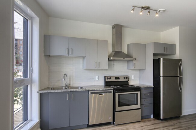 Photo du bâtiment - 6600 Av. de Darlington