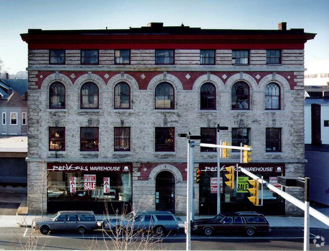 Alternativa con vista al edificio 2 - 244 Brighton Ave