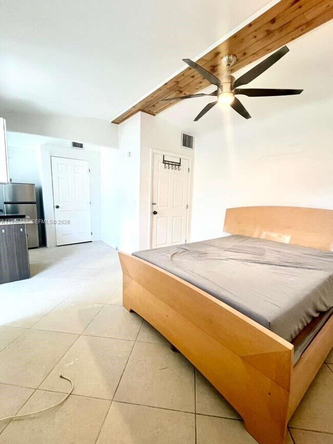 Foto del edificio - 1815 NE 174th St