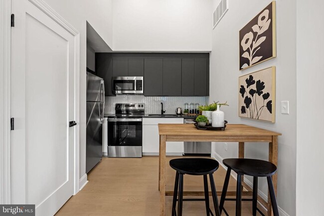 Building Photo - 600 N Howard St