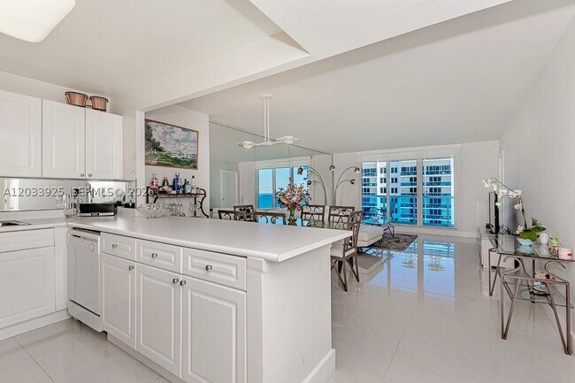 Building Photo - 2301 Collins Ave