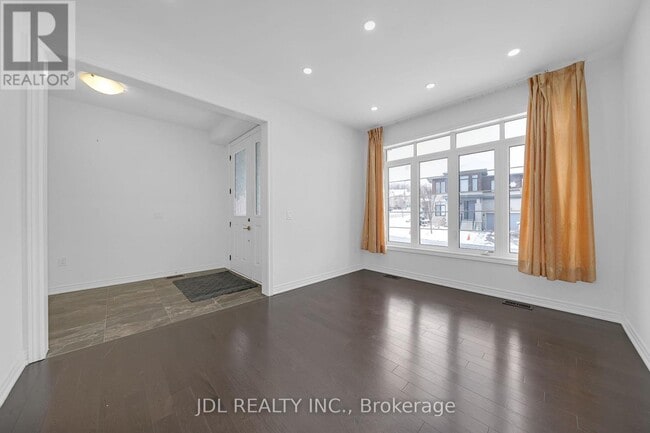 Building Photo - 70 Forest Edge Crescent