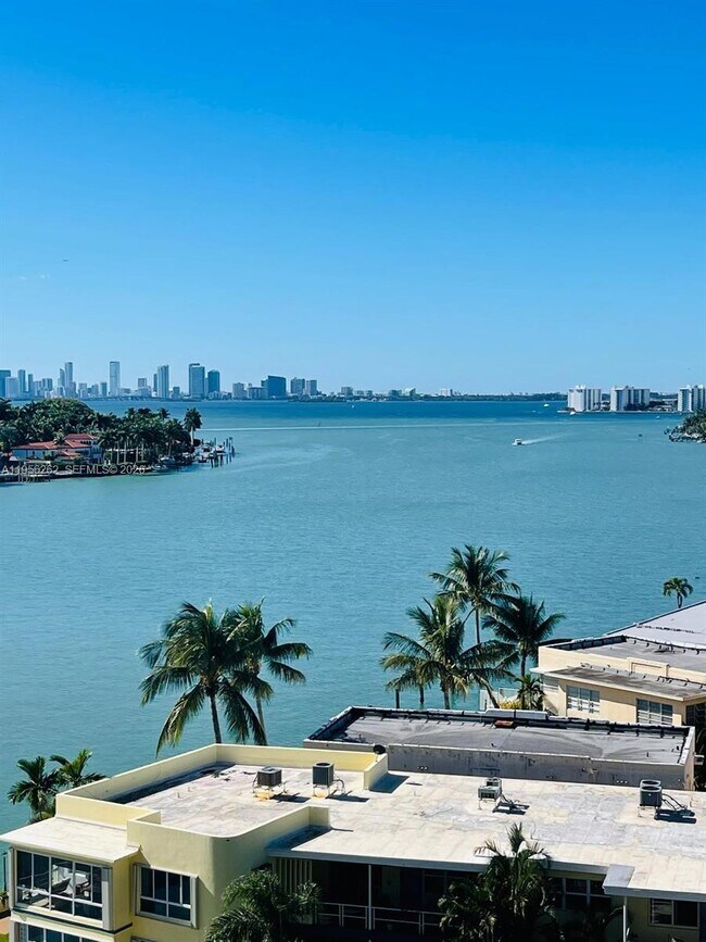 Foto del edificio - 900 Bay Dr