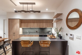 Building Photo - 1030 Kings Rd