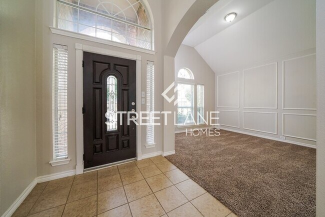Building Photo - Gorgeous Five Bedroom, Two and Half Bath H...