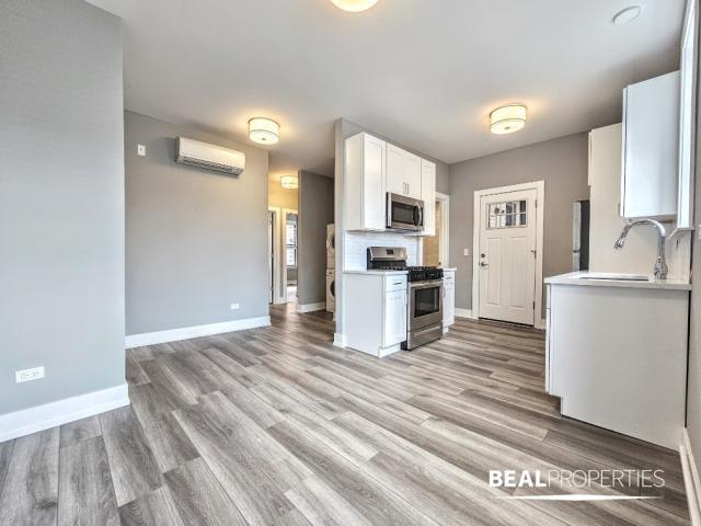 Building Photo - 2 bedroom in CHICAGO IL 60613