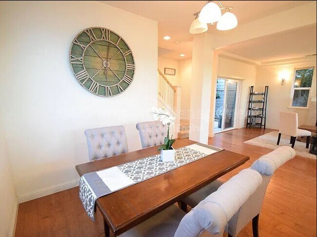 Foto del edificio - 2527 N Village Dr