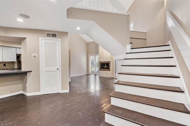 Foto del edificio - 5004 Bayard Ln