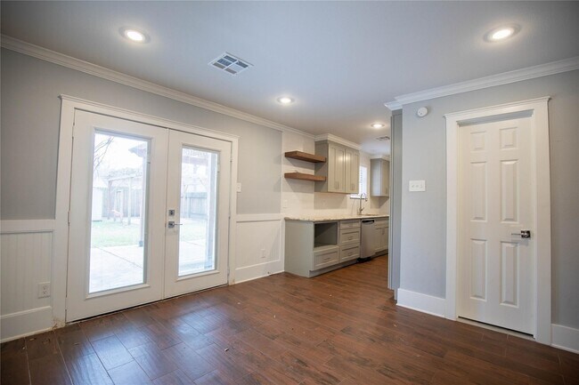 Building Photo - 4419 Reynaldo Dr