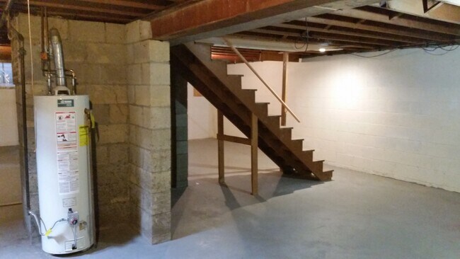 Full, dry basement - 57 Sunnyside Ln