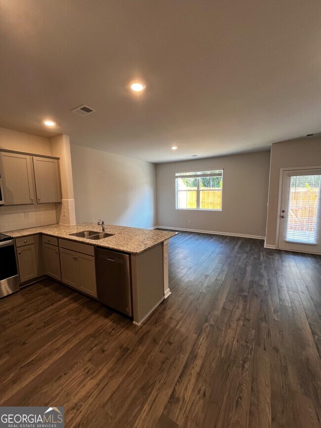 Foto del edificio - 5872 Abel Ln