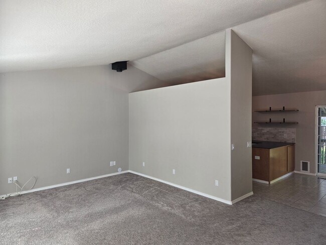 Foto del edificio - Beautiful home in desirable Riverside Harbor.