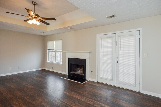 Building Photo - 150 Lakeside Dr