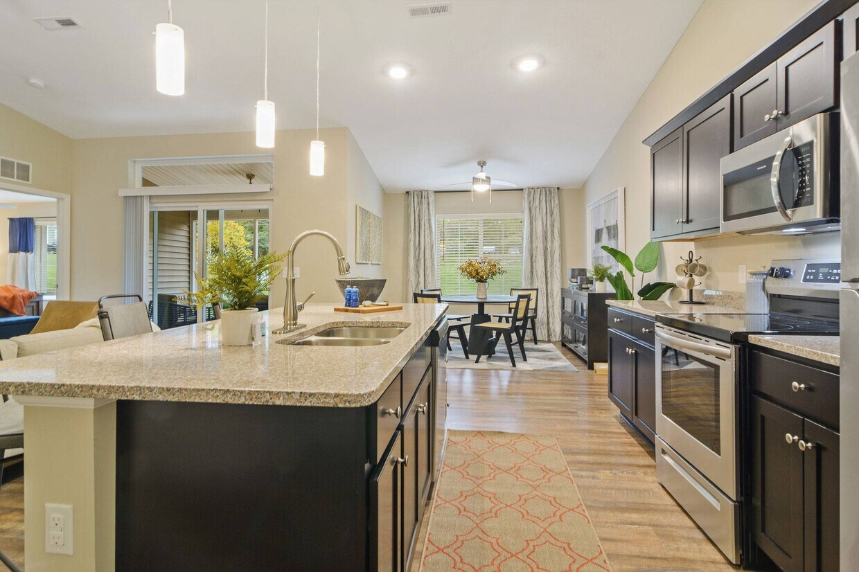 Redwood Chardon Apartments in Chardon, OH