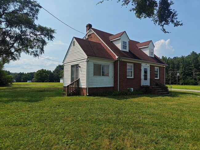 Building Photo - 4 bedroom home with basement